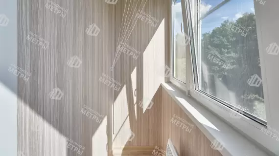 Отделка балкона МДФ с утеплением и остеклением Отделка балкона МДФ с утеплением и остеклением