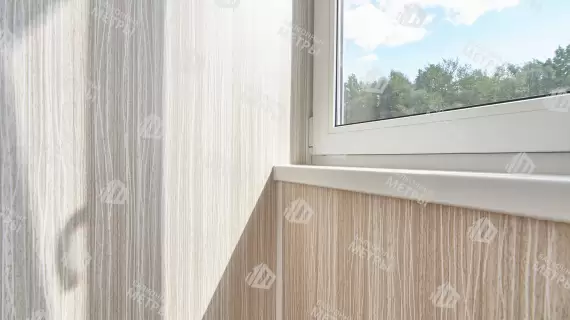 Отделка балкона МДФ с утеплением и остеклением Отделка балкона МДФ с утеплением и остеклением