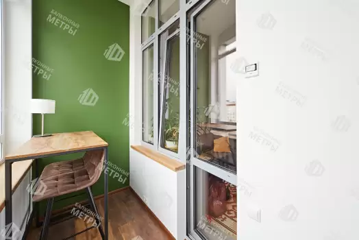 Дизайнерская отделка балкона гипсокартоном с утеплением и остеклением