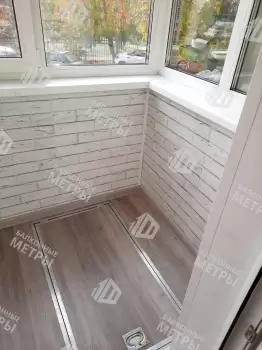 Отделка балкона и установка потайного люка