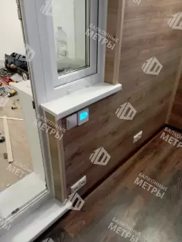 Отделка балкона под ключ в серии дома П-44 с холодным остеклением